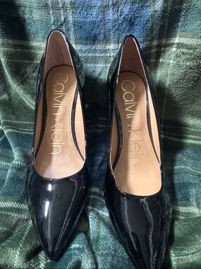 Calvin Klein Women's Black Patent Pointed Pumps